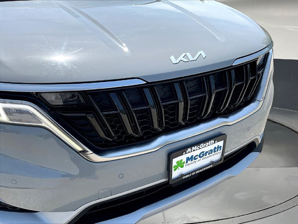 Used 2023 Kia Carnival EX FWD image 34