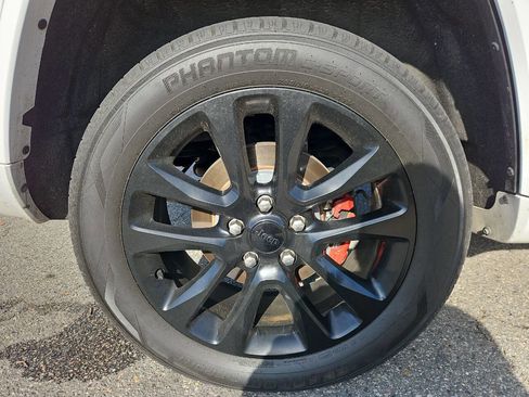 Used 2018 Jeep Grand Cherokee Altitude image 25