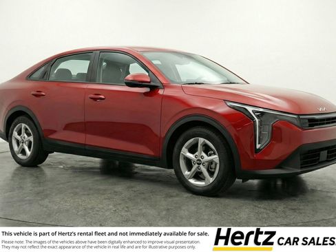 Used 2025 Kia K4 LXS image 1