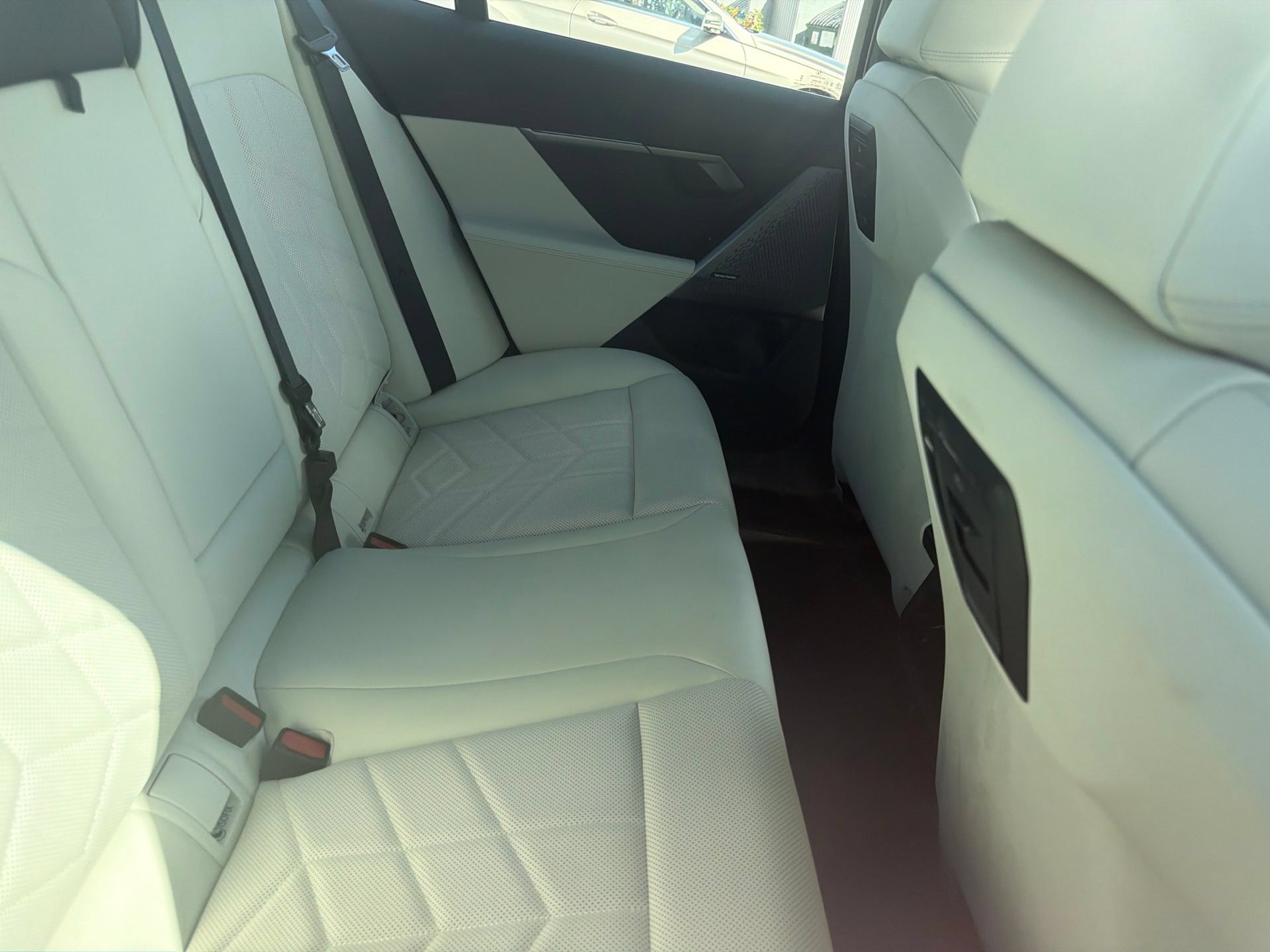 Used 2024 BMW i5 eDrive40i w/ Premium Package RWD image 22