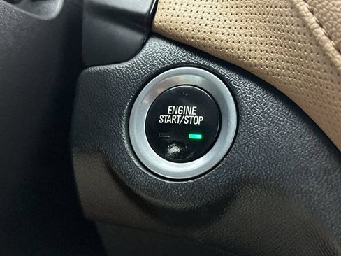 Used 2023 Chevrolet Equinox Premier AWD/4WD image 21