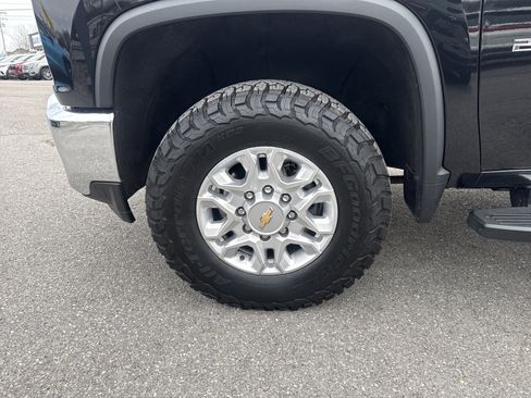 Used 2022 Chevrolet Silverado 2500 LT w/ Convenience Package image 11