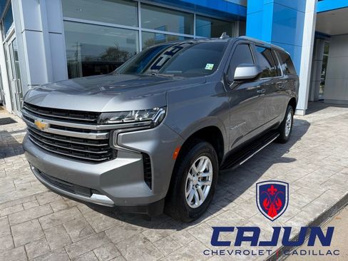 Used 2022 Chevrolet Suburban LT RWD image 1