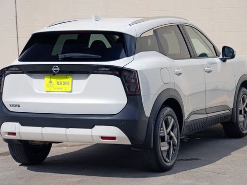 Used 2025 Nissan Kicks SV w/ SV Premium Package FWD image 45