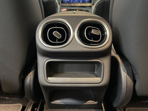 Certified 2025 Mercedes-Benz GLC 300 4MATIC image 37