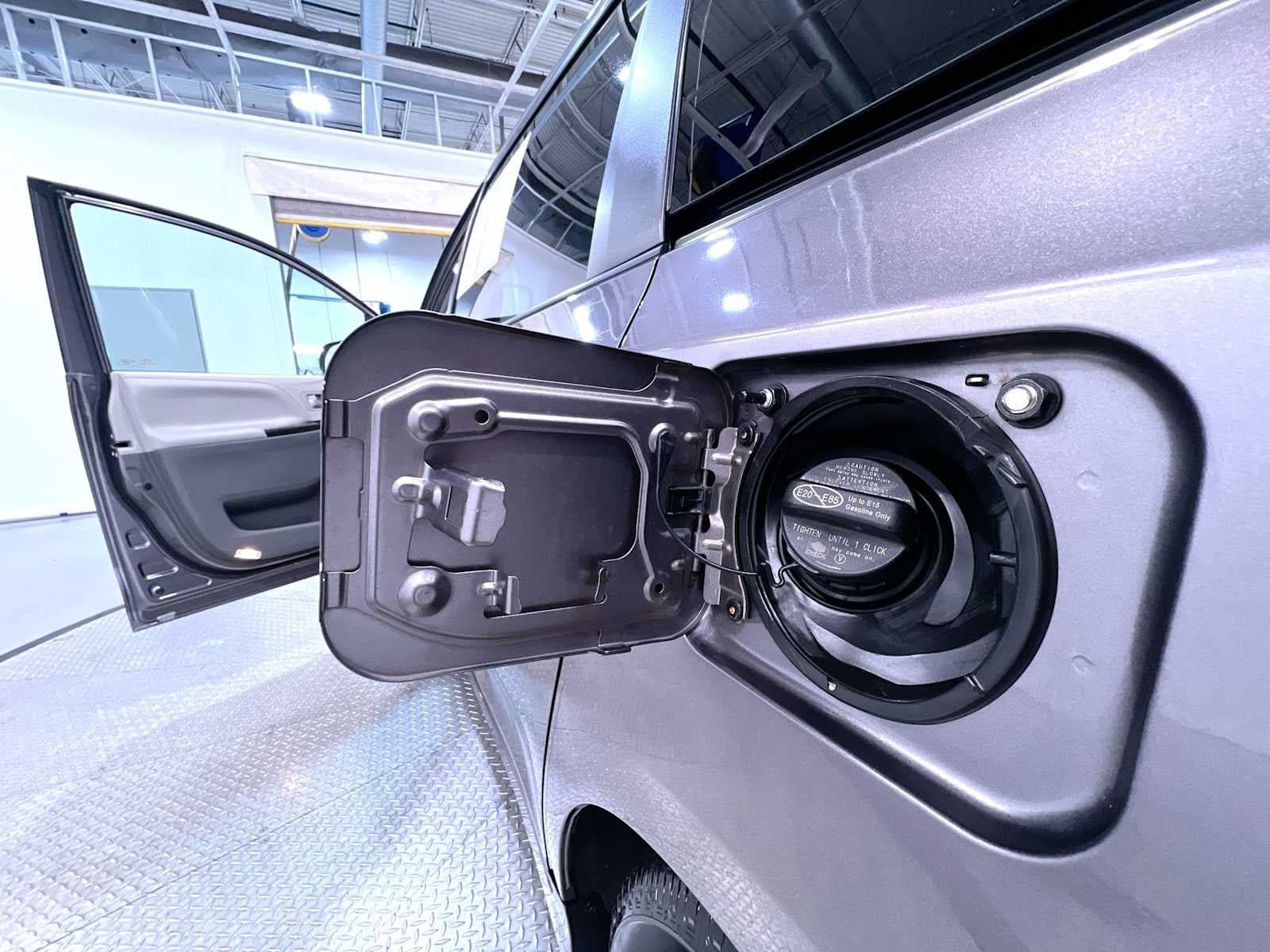 Used 2019 Toyota Sienna XLE w/ XLE Navigation Package FWD image 44
