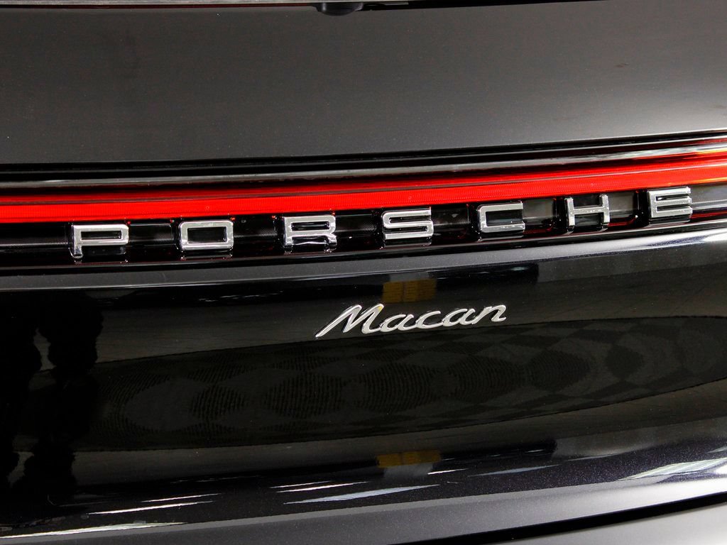 Certified 2026 Porsche Macan AWD/4WD image 13