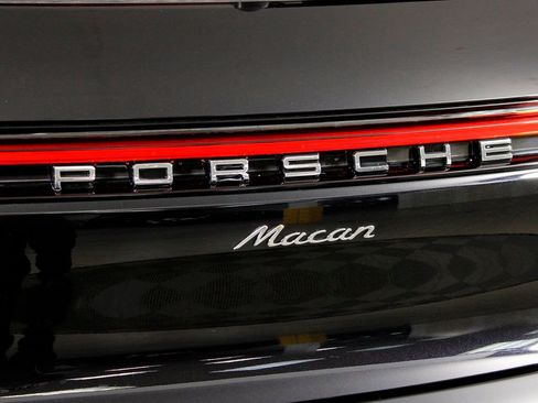 Certified 2026 Porsche Macan AWD/4WD image 13