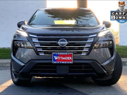 Used 2024 Nissan Rogue SV image 3