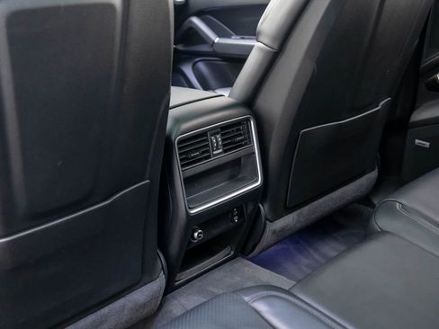 Used 2021 Porsche Cayenne Coupe image 17