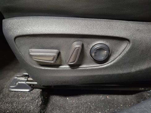 Used 2020 Toyota Highlander XLE image 22