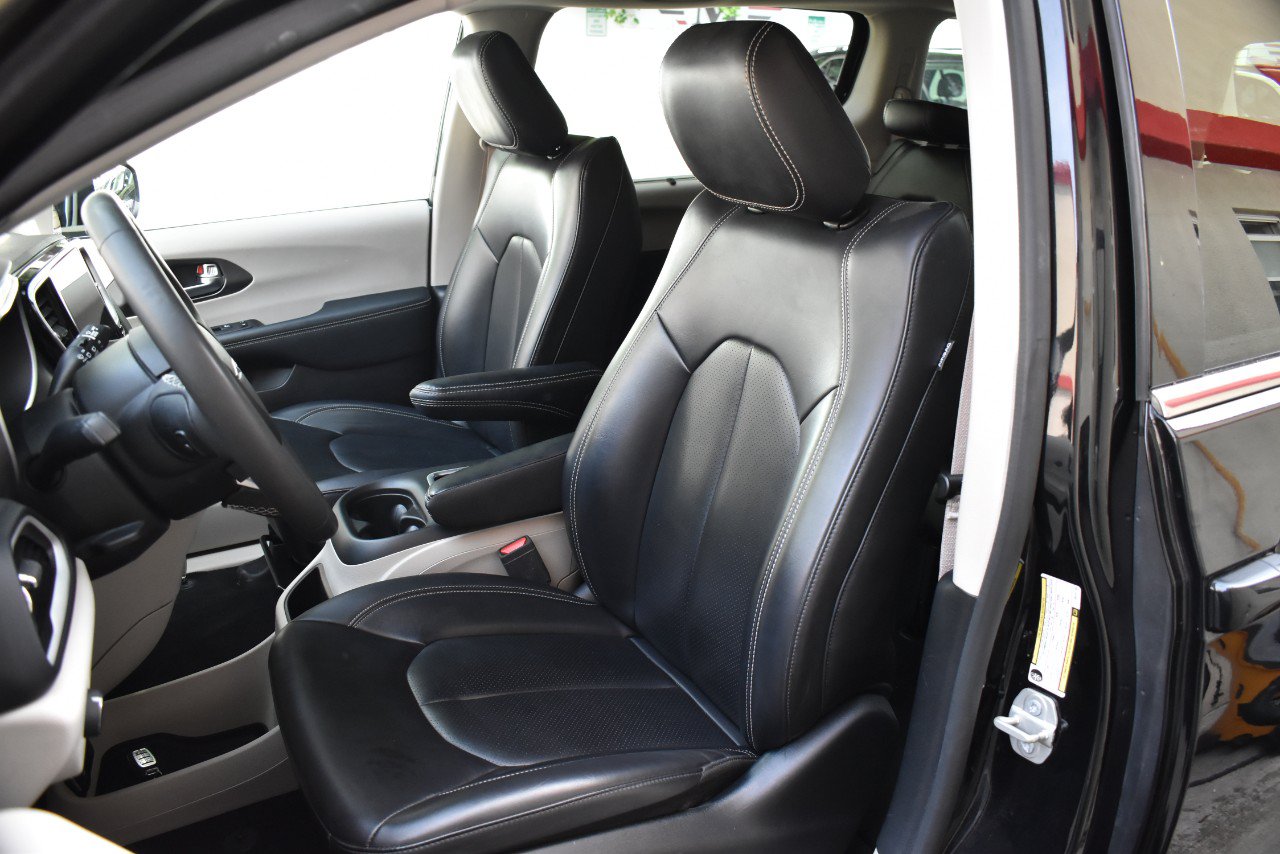 Used 2024 Chrysler Pacifica Touring-L FWD image 35