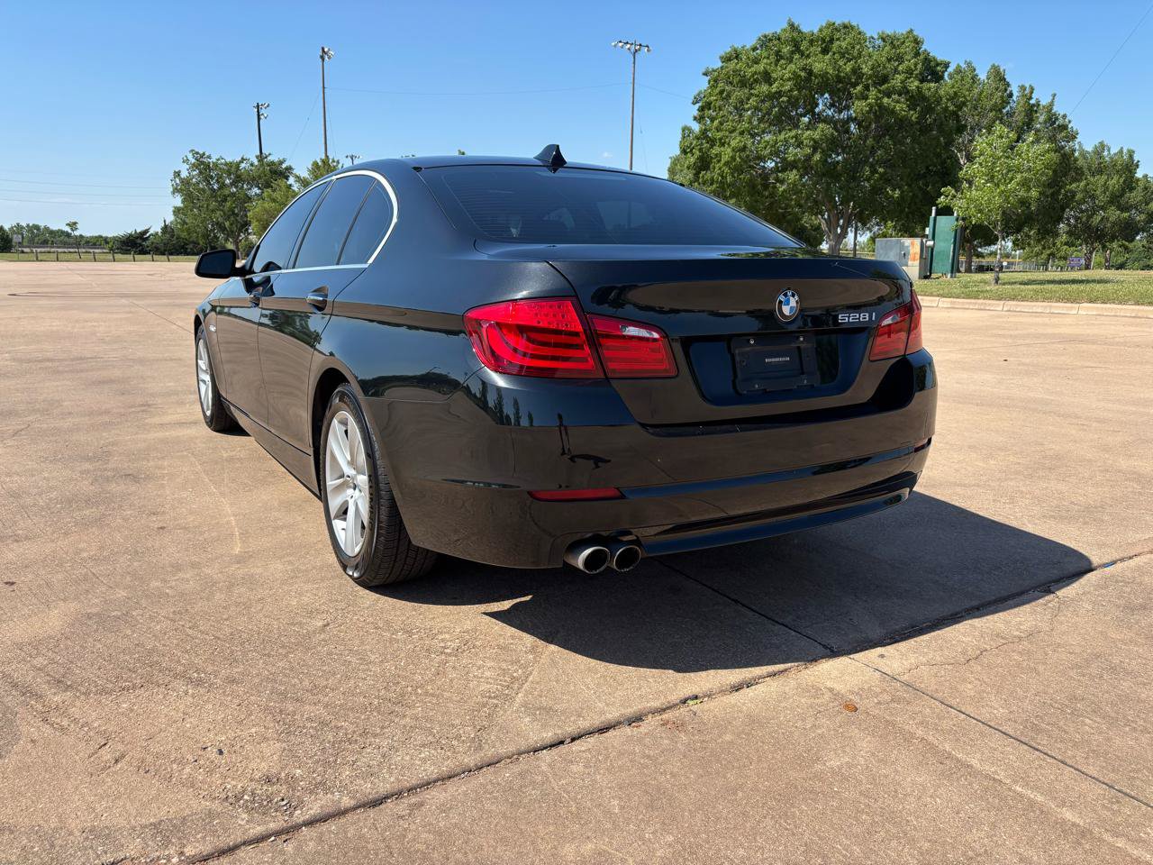 Used 2011 BMW 528i Sedan RWD image 6