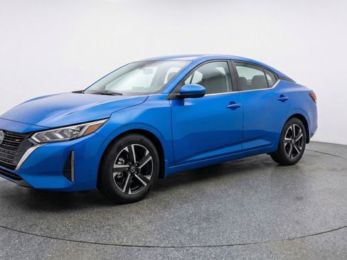 Used 2025 Nissan Sentra SV image 3