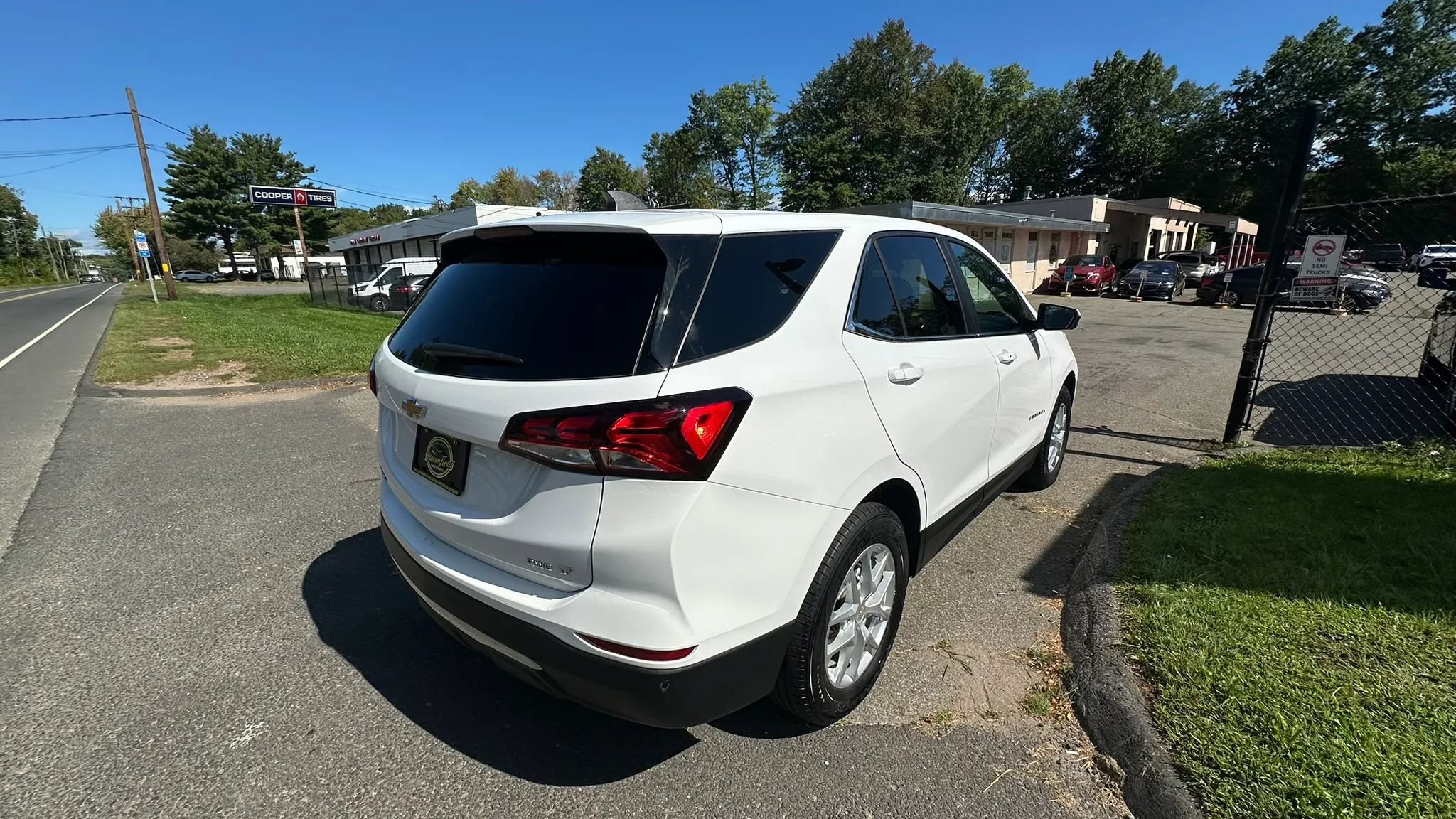 Used 2022 Chevrolet Equinox LT w/ Driver Convenience Package AWD/4WD image 5