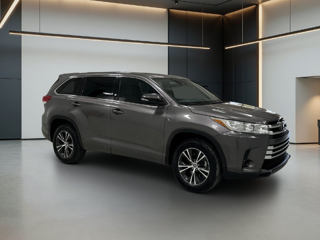 Used 2017 Toyota Highlander LE FWD image 8