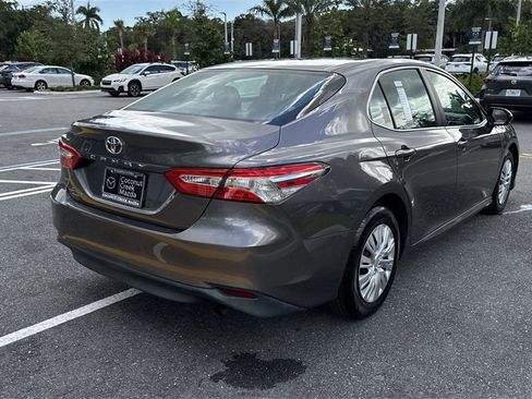 Used 2018 Toyota Camry L image 4