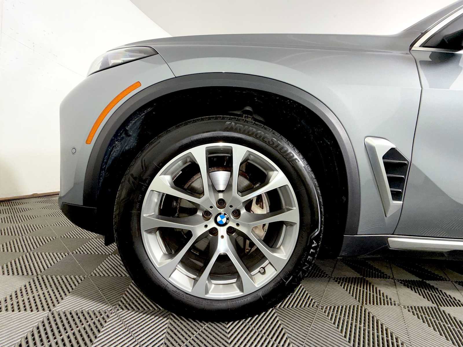 Used 2024 BMW X5 xDrive40i w/ Parking Assistance Package AWD/4WD image 8