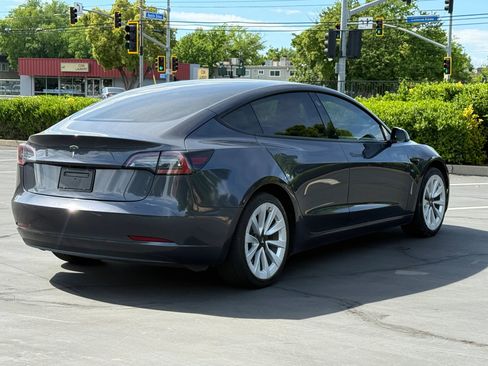 Used 2022 Tesla Model 3 Standard Range image 5