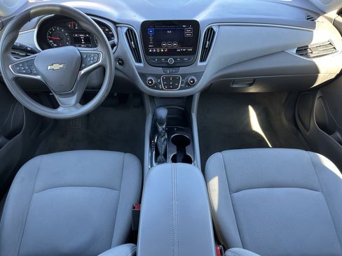 Used 2024 Chevrolet Malibu LT image 3