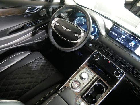 Used 2024 Genesis GV80 3.5T w/ Prestige Package AWD/4WD image 9