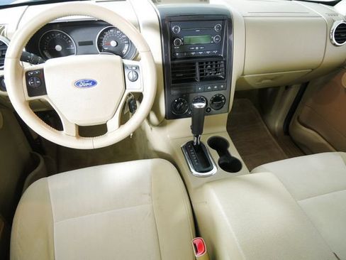 Used 2010 Ford Explorer XLT AWD/4WD image 4