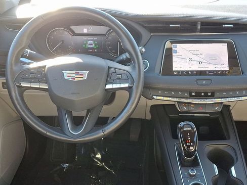 Certified 2022 Cadillac XT4 Luxury w/ Cold Weather Package image 12