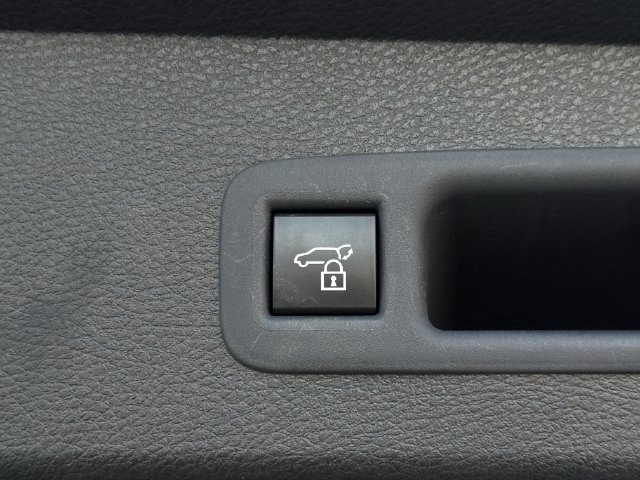 Certified 2025 Toyota Sienna XLE FWD image 36
