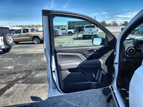 Certified 2025 Chevrolet Colorado Z71 w/ Z71 Convenience Package 2 image 13