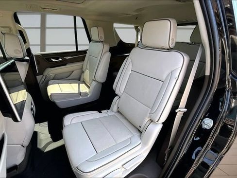 Used 2022 GMC Yukon Denali w/ Denali Premium Package RWD image 25