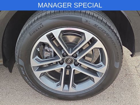 Certified 2025 Audi Q5 Premium w/ Convenience Package AWD/4WD image 11
