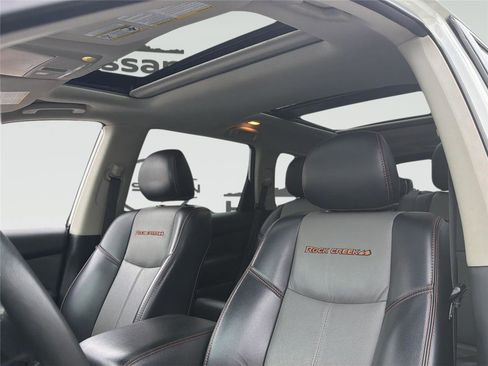 Used 2020 Nissan Pathfinder SL image 14