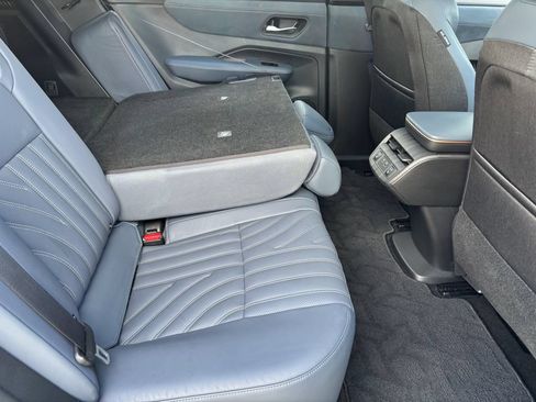 Used 2024 Nissan Ariya AWD image 30
