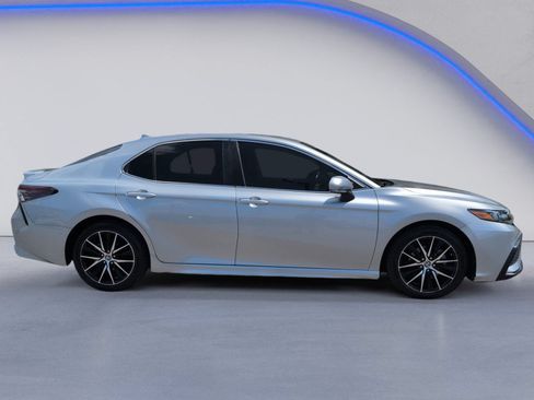 Used 2022 Toyota Camry SE FWD image 12