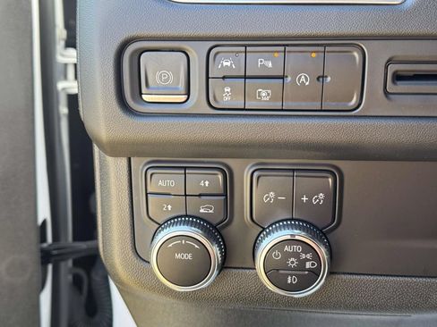 Used 2023 GMC Yukon SLT w/ SLT Luxury Package AWD/4WD image 19