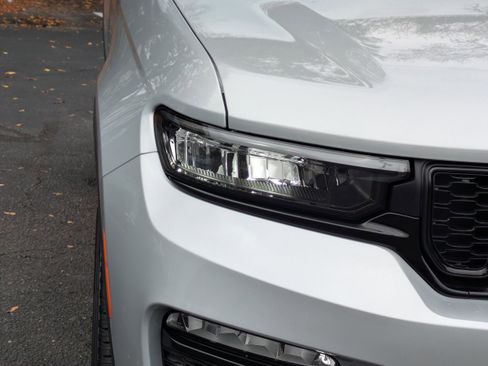 New 2025 Jeep Grand Cherokee Limited image 10