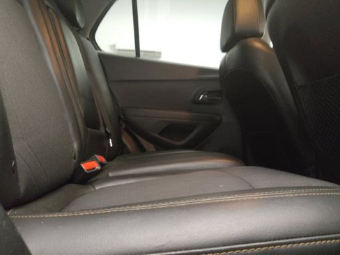 Used 2020 Chevrolet Trax LT w/ LT Convenience Package FWD image 19