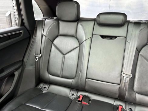 Certified 2023 Porsche Macan AWD/4WD image 38