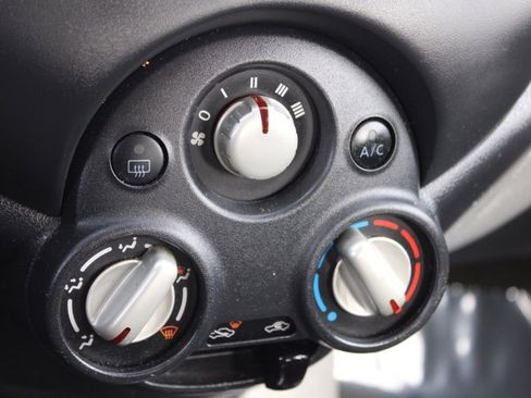 Used 2014 Nissan Versa Note SV image 32