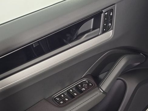 Certified 2025 Porsche Cayenne E-Hybrid Coupe AWD/4WD image 16