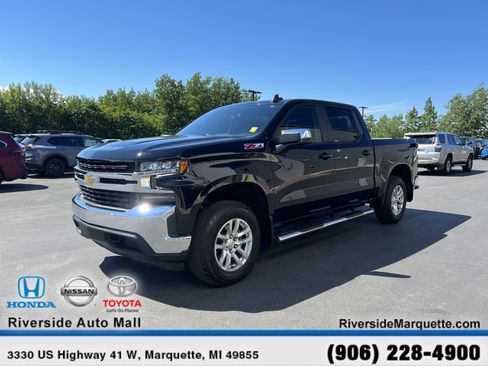 Used 2022 Chevrolet Silverado 1500 LT AWD/4WD image 3