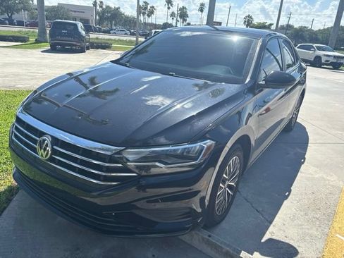 Used 2021 Volkswagen Jetta SE w/ SE Cold Weather Package FWD image 3