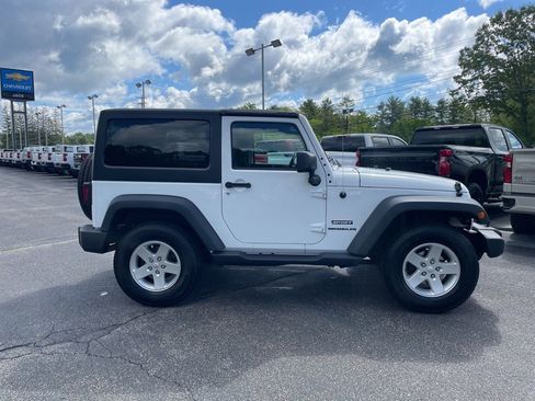 Used 2016 Jeep Wrangler Sport w/ Quick Order Package 24S AWD/4WD image 6
