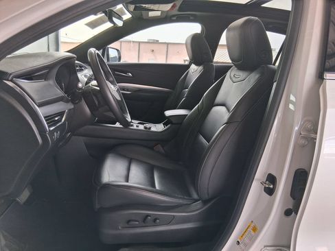 Certified 2022 Cadillac XT4 Premium Luxury w/ Enhanced Visibility Package FWD image 18