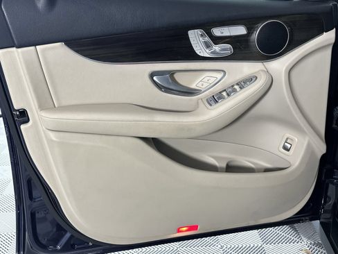 Used 2021 Mercedes-Benz GLC 300 4MATIC w/ Premium Package image 29