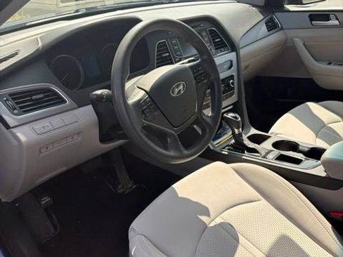 Used 2015 Hyundai Sonata SE w/ Option Group 09 FWD image 10
