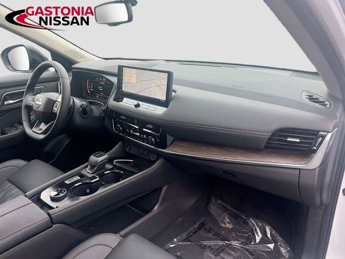 Used 2026 Nissan Rogue Platinum w/ Platinum Premium Package image 39