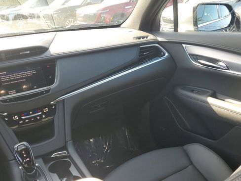 New 2025 Cadillac XT6 Luxury image 16
