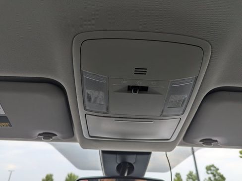 Used 2018 Toyota RAV4 LE FWD image 20