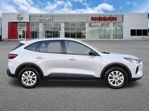 Used 2025 Ford Escape Active AWD/4WD image 3